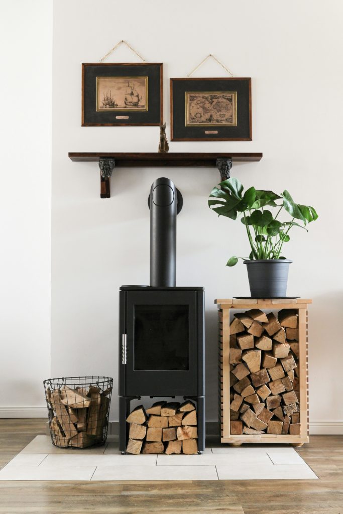 Poele à bois vs poele à pellets : le comparatif